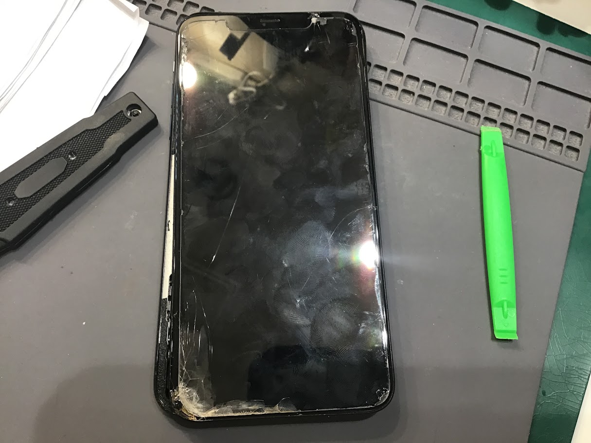 iPhone11ProMaxのならデータそのまま修理可能なスマホ修理工房セレオ甲府店へ！